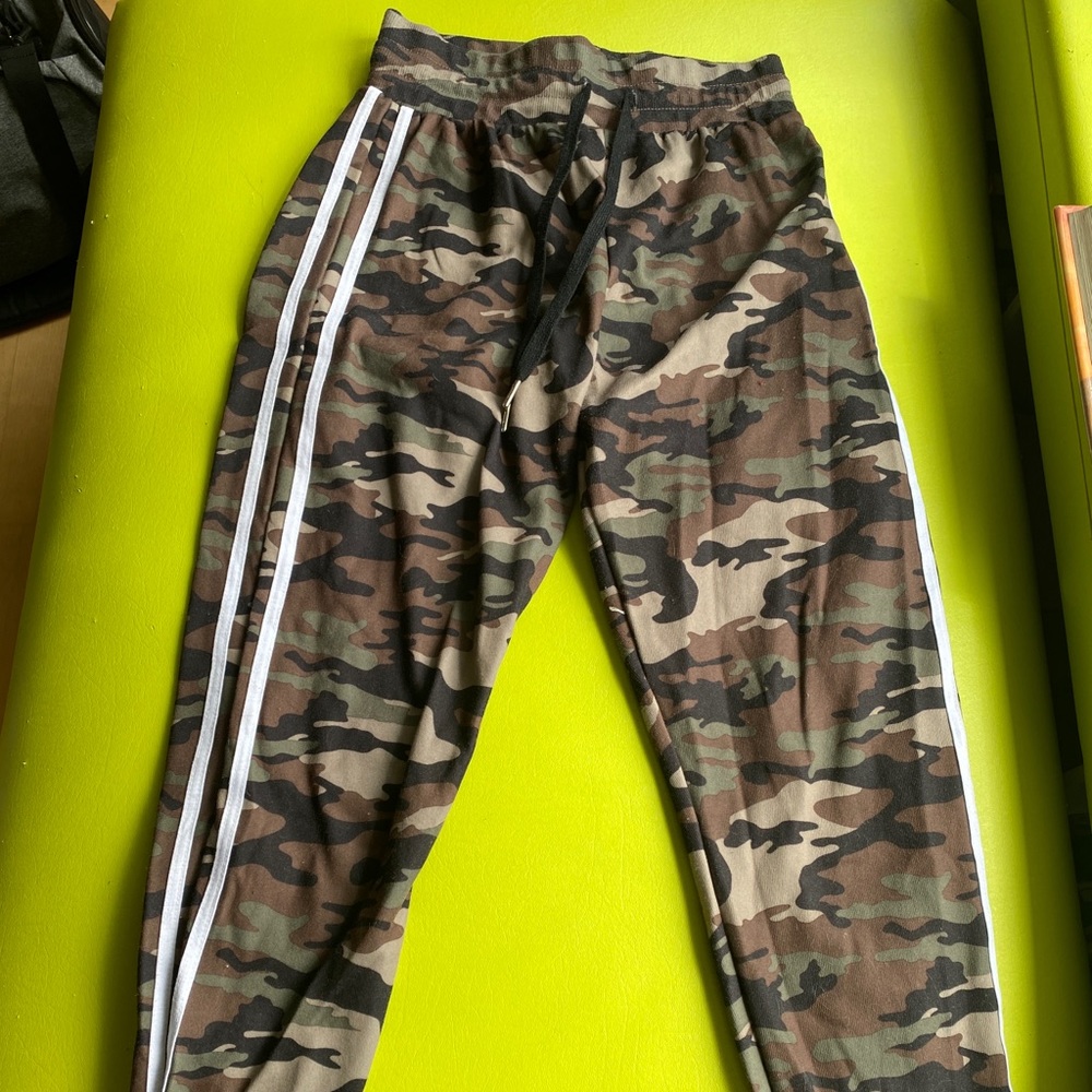 Rue 21 Camo joggers